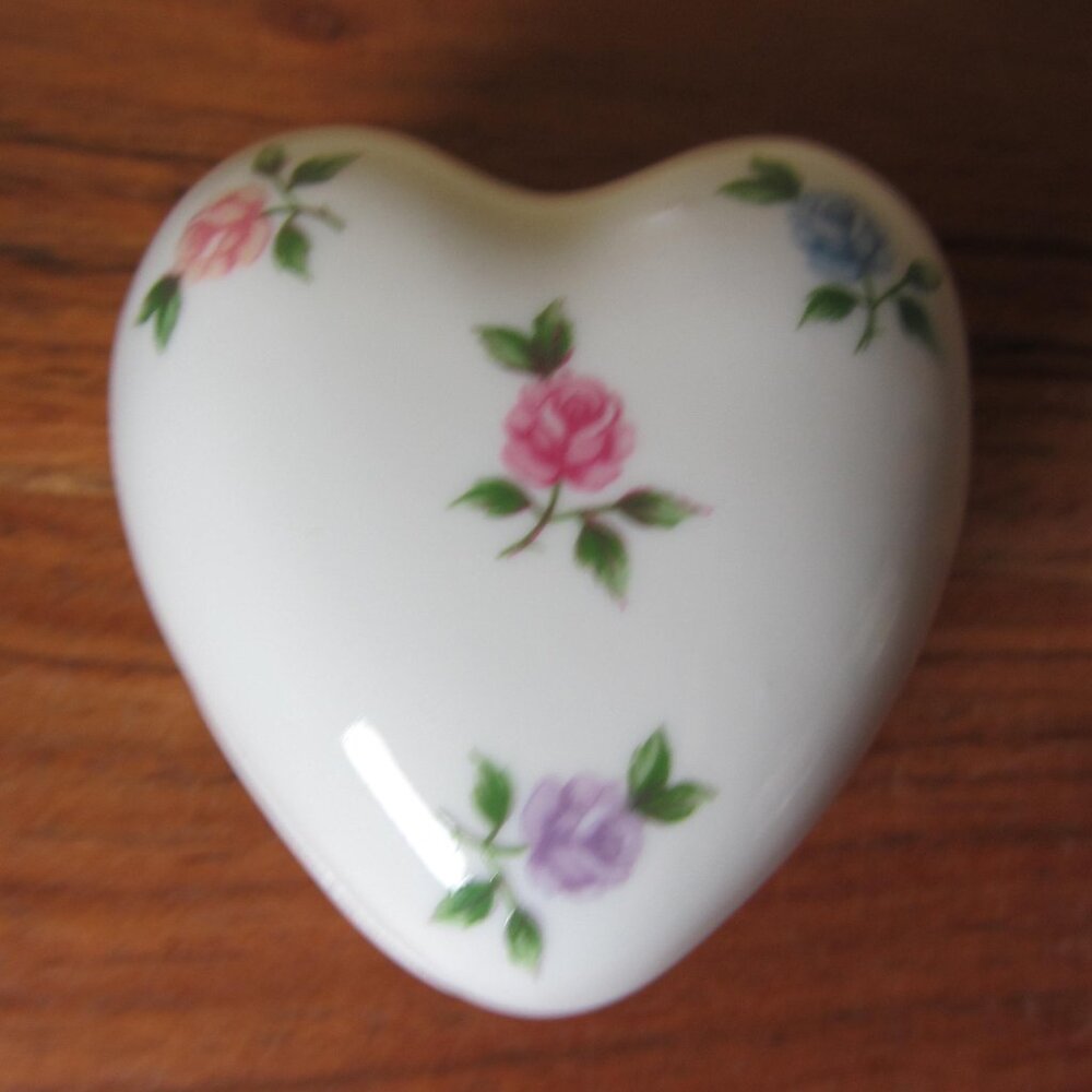 heart shaped jewelry gift trinket box vintage lara takahashi japan (GC034 Grace)